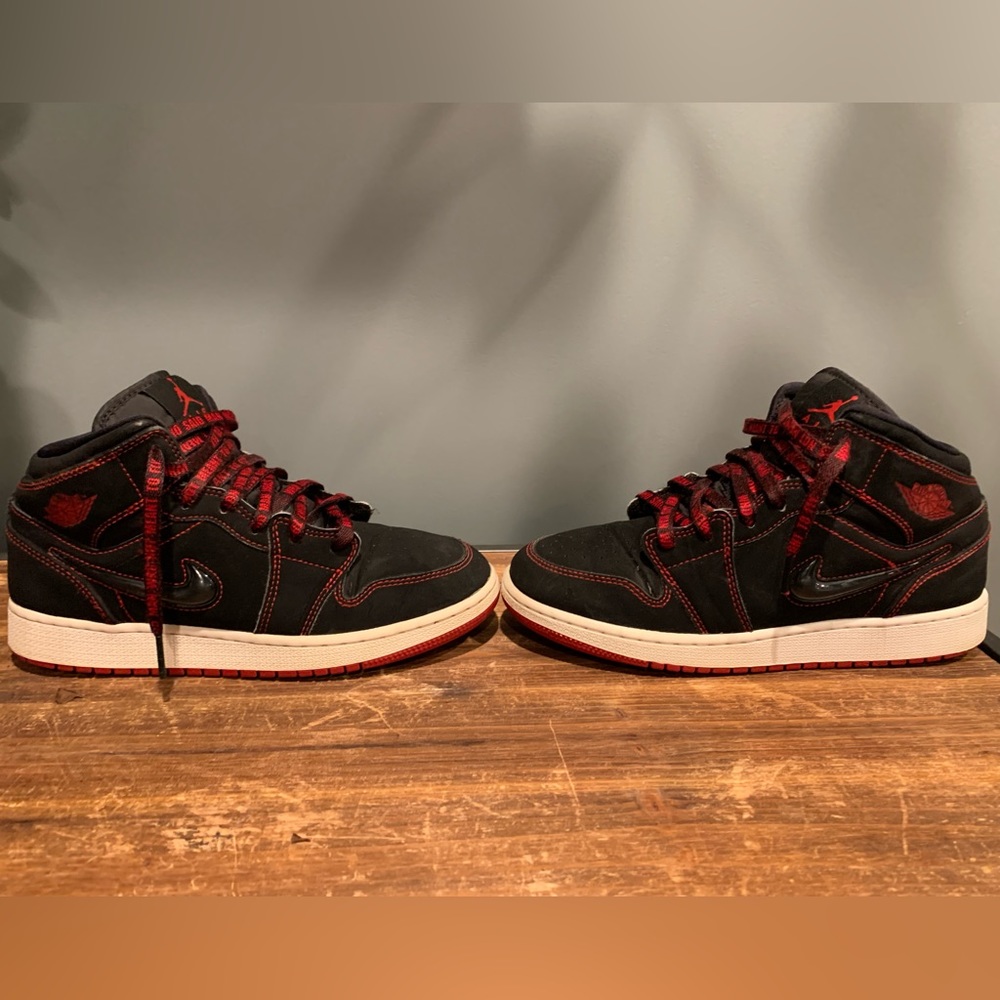 Air Jordan 1 mid ‘Fearless’ Youth size 5.5